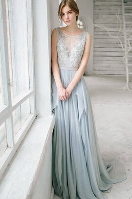 Robe de mariée chic discrete distinguee de traîne moyenne avec perle