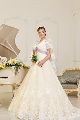 Robe de mariée discrete avec perle avec lacets ligne a ceinture