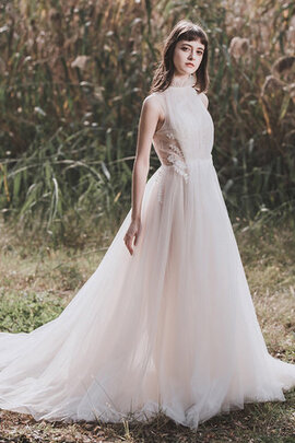 Robe de mariée en tulle en plage de princesse avant-gardiste naturel