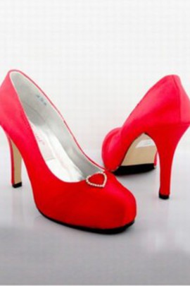Bien avec haut en satin nuptiale ronde de chaussures