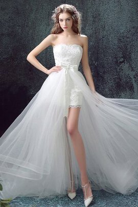 Robe de mariée frappant de col en cœur de fourreau moderne bref