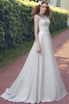 Robe de mariée naturel de traîne moyenne encolure ronde avec lacets avec chiffon