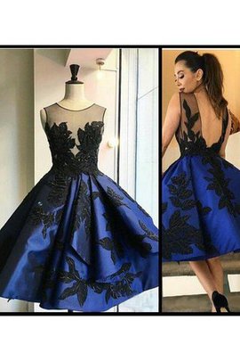 Robe fête de la rentrée bref en satin manche nulle de princesse ligne a