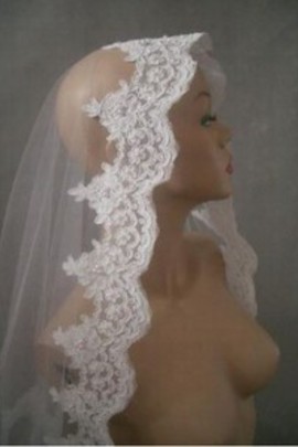 Court modestement moderne voile de la mariée