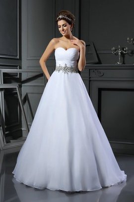 Robe de mariée longue col en forme de cœur de traîne moyenne en satin avec perle