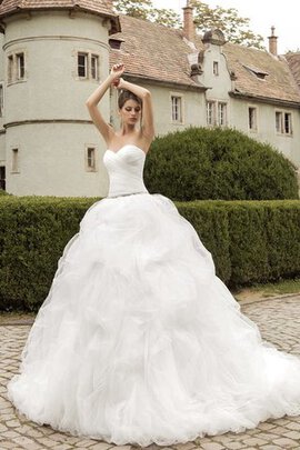 Robe de mariée naturel a-ligne avec cristal jusqu'au sol ruchés plongeants