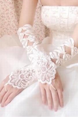 Satin ourlet de dentelle ivoire élégantes | Gants de mariée modestes