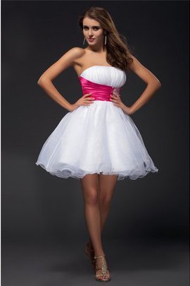 Robe de cocktail avec ruban avec perle de bustier en organza satin tissé extensible