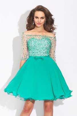 Robe de cocktail courte en chiffon avec perle avec manche 1/2 d'epaule ecrite