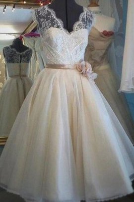 Robe de mariée de col en v charmant de longueur à genou textile en tulle naturel