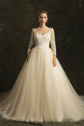 Robe de mariée onirique fermeutre eclair distinguee grandiose classique