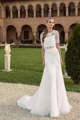 Robe de mariée distinguee en 1/2 manche boutonné de col entaillé en dentelle