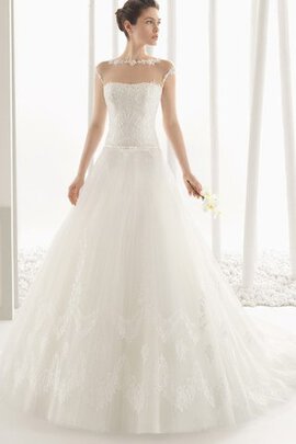 Robe de mariée delicat solennelle pendant avec décoration dentelle avec mousseline