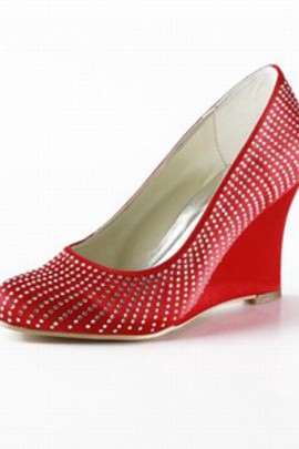 Paragraphes satin Accrochez ronde avec chaussures de mariée
