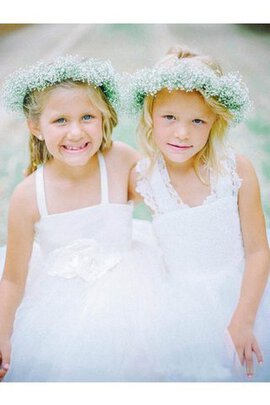 Robe cortège fille croisade avec fleurs manche nulle de princesse longueru au niveau de sol