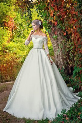 Robe de mariée plissage ligne a en 3/4 manche avec décoration dentelle de col entaillé