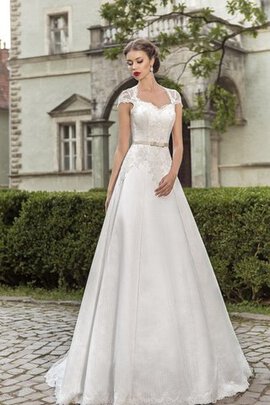 Robe de mariée avec manche épeules enveloppants appliques cordon ligne a en dentelle