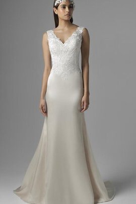 Robe de mariée manche nulle en satin appliques longueur au ras du sol v encolure