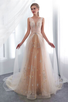 Robe de mariée rêveur a salle intérieure naturel longue elégant