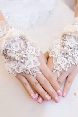 Dentelle avec Crystal White Chic | Gants de mariée modernes