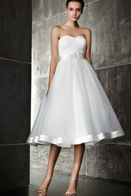 Robe de mariée en satin avec ruban longueur mollet de longueur à genou ligne a