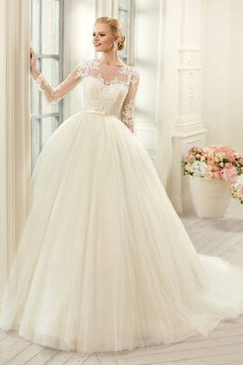 Robe de mariée discrete fermeutre eclair en dentelle decoration en fleur au niveau de cou