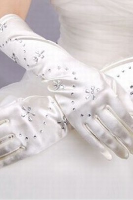 Mariée avec des gants Crystal White mariée
