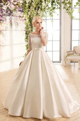 Robe de mariée delicat longue humble boutonné avec décoration dentelle