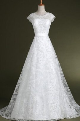 Robe de mariée distinguee festonné avec manche courte ceinture longueur au ras du sol