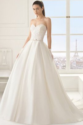 Robe de mariée officiel longue dans l'eglise jusqu'au sol col en forme de cœur