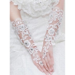 Dentelle Avec Cristal Ivoire Chic | Gants de mariée modernes