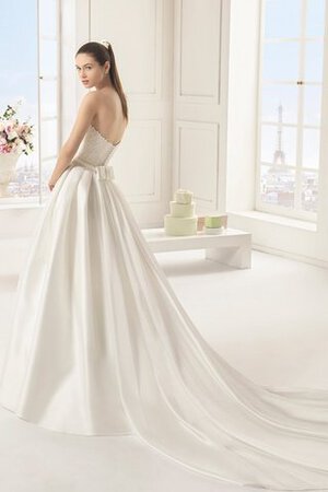 Robe de mariée longue plissage en salle textile taffetas jusqu'au sol