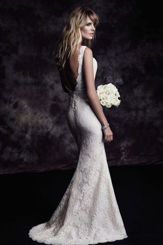 Robe de mariée simple romantique distinguee manche nulle v col profonde