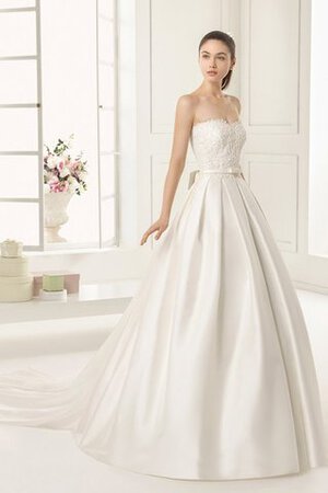 Robe de mariée longue plissage en salle textile taffetas jusqu'au sol