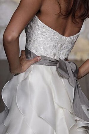 Robe de mariée naturel avec zip avec ruban ceinture ruchés longs