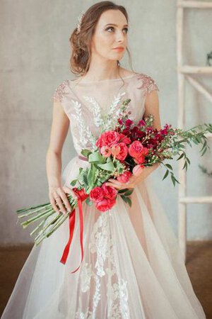 Robe de mariée col en bateau broder avec perle boutonné avec manche épeules enveloppants