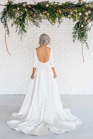 Une robe de mariée fourreau associée à une traîne peut 9ce2-0x8su-robe-de-mariee-plissage-attirent-mode-de-traine-moyenne-de-col-haut