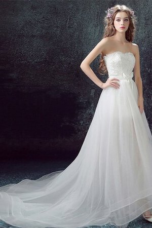 Robe de mariée frappant de col en cœur de fourreau moderne bref