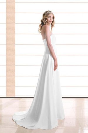 Robe de mariée en satin ligne a manche nulle de traîne courte de bustier