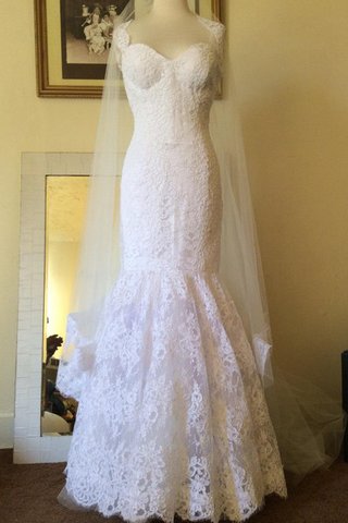 Obtenir une robe de mariée à prix réduit peut être 9ce2-18rjr-robe-de-mariee-naturel-col-en-reine-avec-zip-de-sirene-longueur-au-ras-du-sol