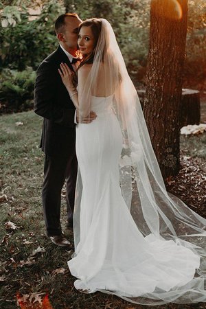 Robe de mariée en satin de col en cœur de traîne courte énergique naturel