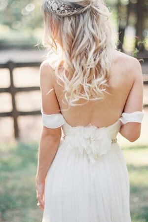 Robe de mariée delicat facile epaule nue de traîne courte ceinture