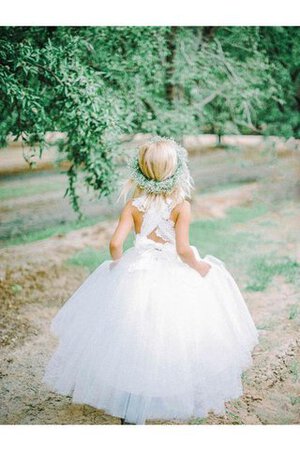 Robe cortège fille croisade avec fleurs manche nulle de princesse longueru au niveau de sol