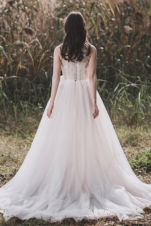 Robe de mariée en tulle en plage de princesse avant-gardiste naturel