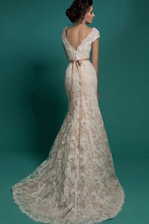 Robe de mariée romantique avec décoration dentelle avec ruban appliques fermeutre eclair