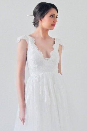 Robe de mariée romantique festonné plissé delicat v col profonde