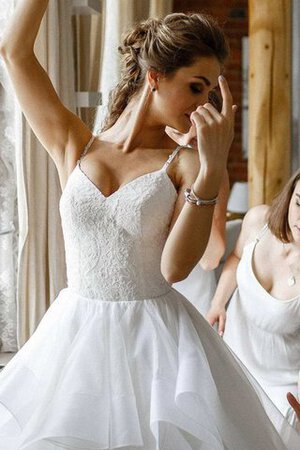 Robe de mariée impressioé de traîne courte v col profonde textile taffetas avec gradins