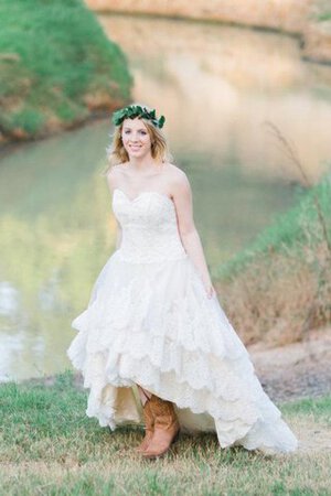 Robe de mariée delicat manche nulle haut bas avec décoration dentelle textile en tulle