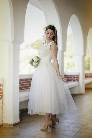 Robe de mariée de col bateau textile en tulle arrivée au mollet avec sans manches avec zip