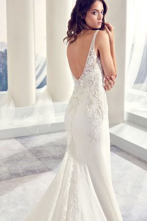 Robe de mariée brodé manche nulle longueru au niveau de sol v encolure avec chiffon